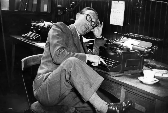 Framed Print : Arthur Askey CBE (6th June 1900 - 16th November 1982), comedian and actor