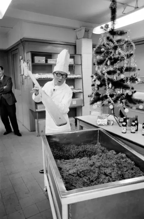 Framed Print : Arthur Askey, the famous little comedian stirred up a giant Christmas pudding today at a Framed Print : Arthur Askey, the famous little comedian stirred up a giant Christmas pudding today at a