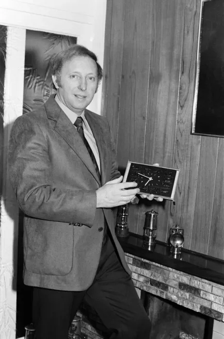 Framed Print : Arthur Scargill at home near Barnsley, Yorkshire. One of Arthur