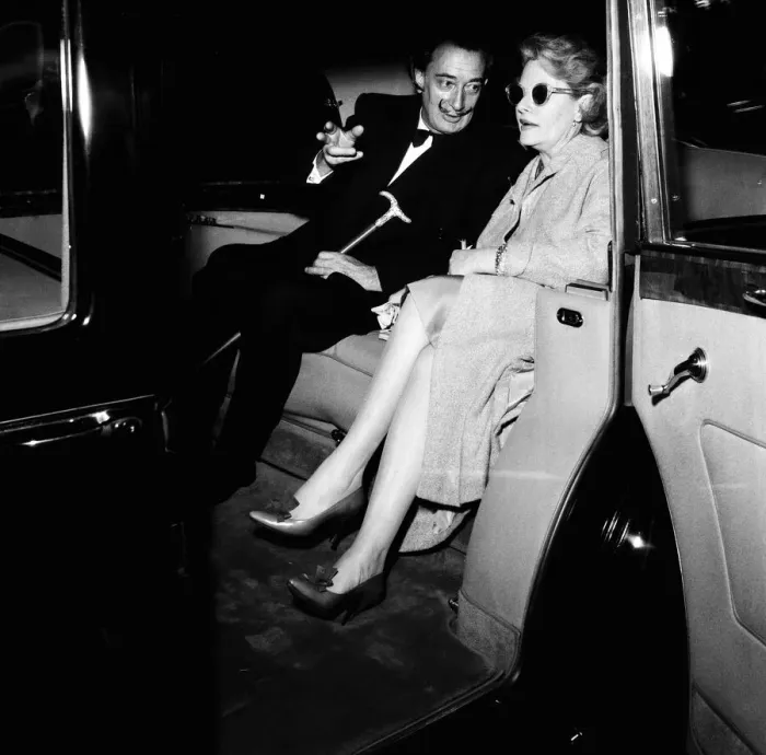 Framed Print : Artist Salvador Dali arrives in the UK, on the continental boat train to promote his