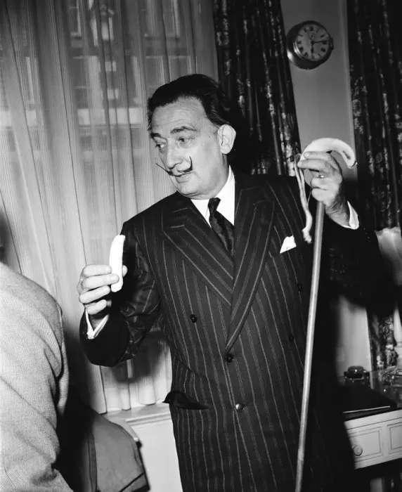 Framed Print : Artist Salvador Dali who recently arrived in the UK, to promote his authorised biography Framed Print : Artist Salvador Dali who recently arrived in the UK, to promote his authorised biography
