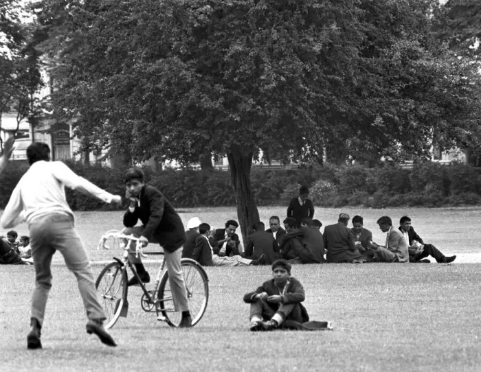 Framed Print : Asians playing cards in Gosford Park, Coventry. 25th July 1967 Framed Print : Asians playing cards in Gosford Park, Coventry. 25th July 1967