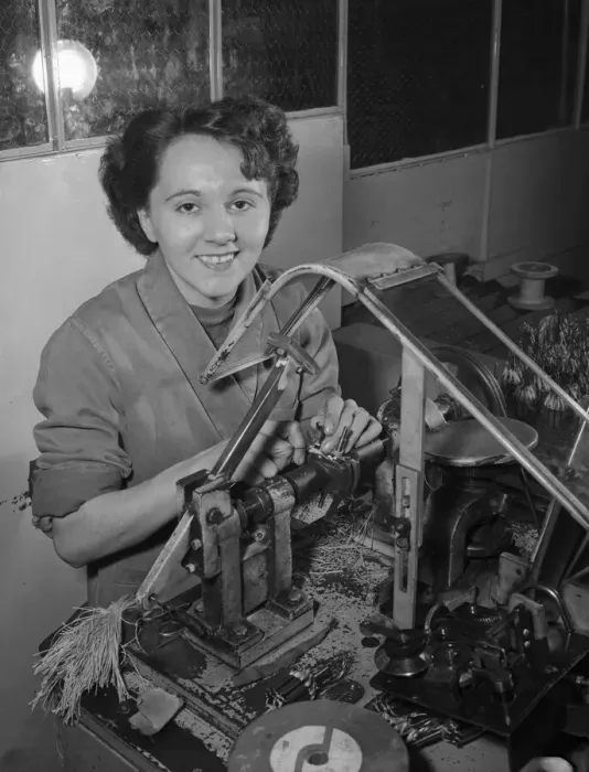 Framed Print : Assemble worker on the production line at the Hoover Factory in Perivale 20th March 1953