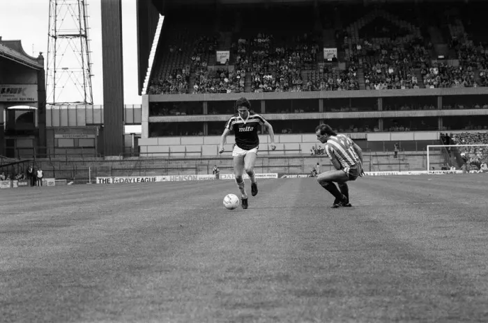Framed Print : Aston Villa 1 - 2 Sheffield Wednesday First Division match held at Villa Park
