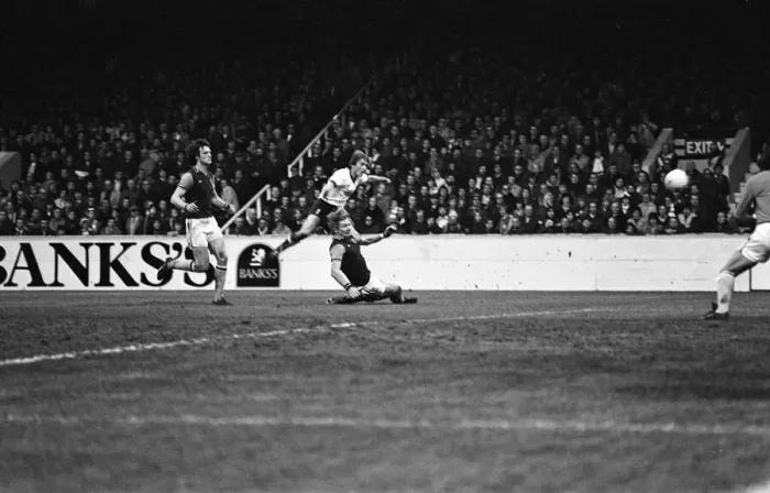 Framed Print : Aston Villa 1-3 Liverpool, Division One match held at Villa Park. 8th December 1979 Framed Print : Aston Villa 1-3 Liverpool, Division One match held at Villa Park. 8th December 1979