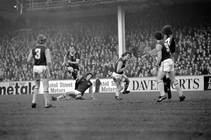 Framed Print : Aston Villa 1 v. Manchester City 0. Division One Football. January 1981 MF01-17-038
