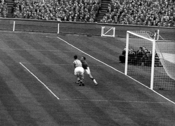 Framed Print : Aston Villa 2-1 Manchester United, FA Cup Final 1957, Wembley Stadium Framed Print : Aston Villa 2-1 Manchester United, FA Cup Final 1957, Wembley Stadium