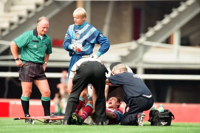 Framed Print : Aston Villa 3 -1 Manchester United Premiership match held at Villa Park. 19th August 1995