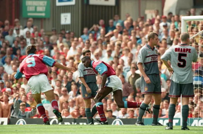 Framed Print : Aston Villa 3 -1 Manchester United Premiership match held at Villa Park. 19th August 1995