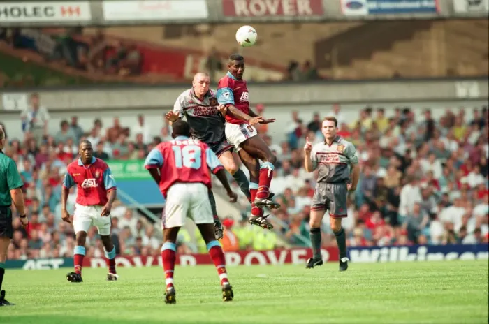 Framed Print : Aston Villa 3 -1 Manchester United Premiership match held at Villa Park. 19th August 1995