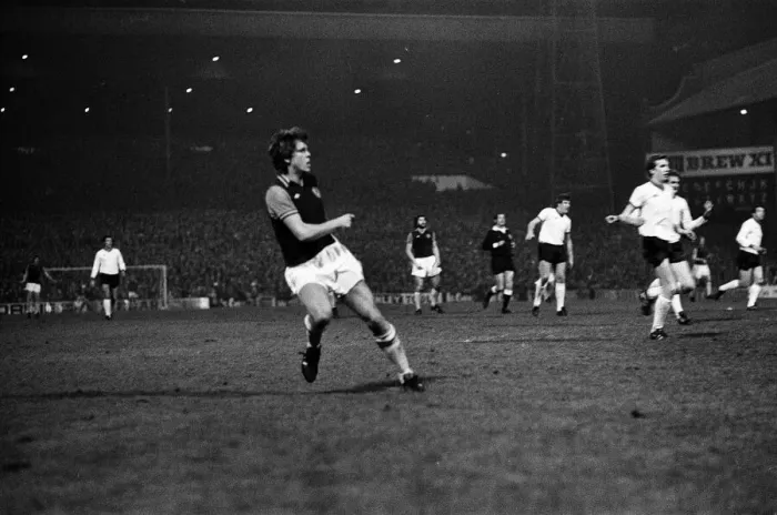 Framed Print : Aston Villa 5 - 1 Liverpool, League Division One match held at Villa Park Framed Print : Aston Villa 5 - 1 Liverpool, League Division One match held at Villa Park