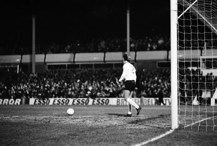 Framed Print : Aston Villa 5 - 1 Liverpool, League Division One match held at Villa Park Framed Print : Aston Villa 5 - 1 Liverpool, League Division One match held at Villa Park