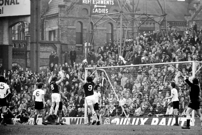 Framed Print : Aston Villa F. C. vs. Manchester United F. C. February 1975 75-01050-009