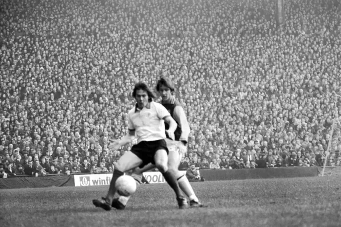 Framed Print : Aston Villa F. C. vs. Manchester United F. C. February 1975 75-01050-016