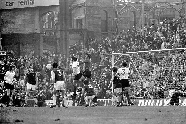 Aston Villa F. C. vs. Manchester United F. C. February 1975 75-01050-020