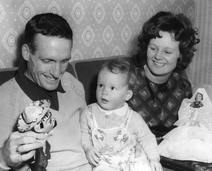 Framed Print : Aston Villa Footballer Vic Crowe with his family. 26th May 1962