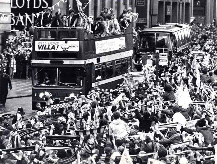Framed Print : Aston Villa manger Ron Saunders enjoys the adoration of the thousands of supporters who Framed Print : Aston Villa manger Ron Saunders enjoys the adoration of the thousands of supporters who