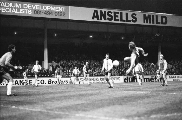 Framed Print : Aston Villa v Dynamo Berlin European Cup match at Villa Park, 4th November 1981 Framed Print : Aston Villa v Dynamo Berlin European Cup match at Villa Park, 4th November 1981