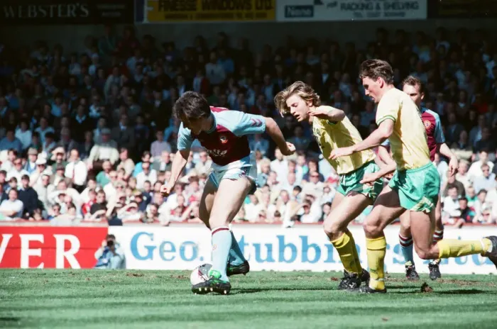 Framed Print : Aston Villa v Norwich City, league match at Villa Park April 1990 Framed Print : Aston Villa v Norwich City, league match at Villa Park April 1990