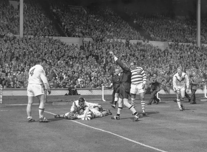 Framed Print : Aston of Wigan gets the ball just over the line but referee Davies blows up for a penalty Framed Print : Aston of Wigan gets the ball just over the line but referee Davies blows up for a penalty
