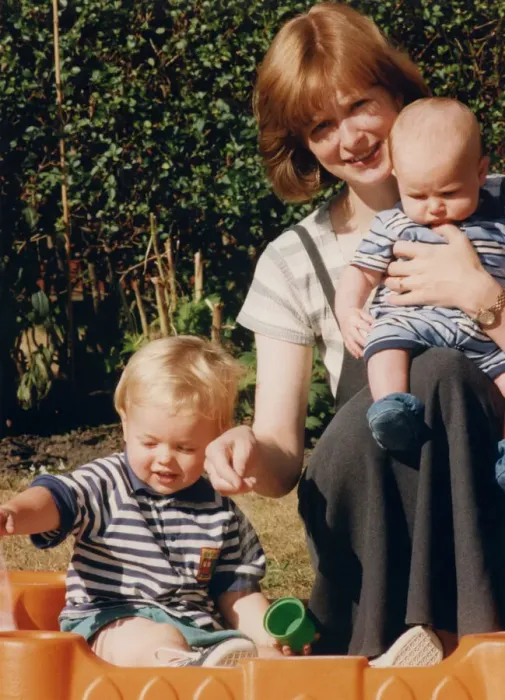 Framed Print : Athlete Jonathan Edwards Alison Edwards playing with her sons