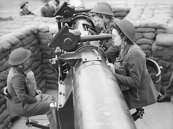 ATS working a gunsite during WW2 - 1941 Women doing mens jobs during the war