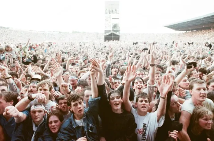 Framed Print : Audience at Roundhay Park Leeds watch Michael Jackson in concert. 29th July 1988 Framed Print : Audience at Roundhay Park Leeds watch Michael Jackson in concert. 29th July 1988