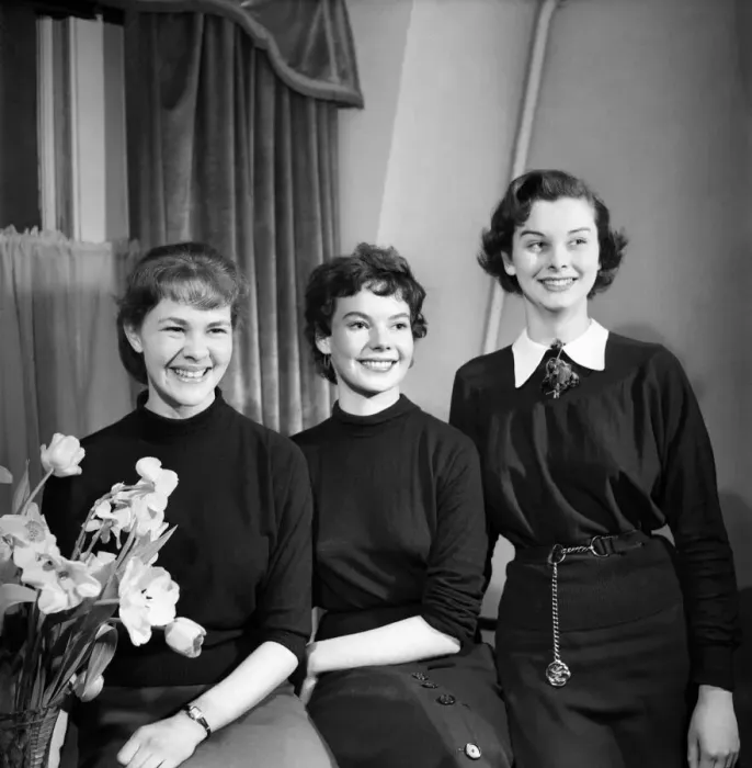Framed Print : Audrey Dalton, Joan Elan, Dorothy Bromiley who star in the film The Girls of Pleasure