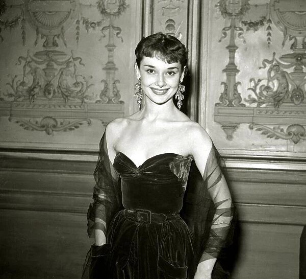 Audrey Hepburn arrives for the first night of 'The Gay Invalid'