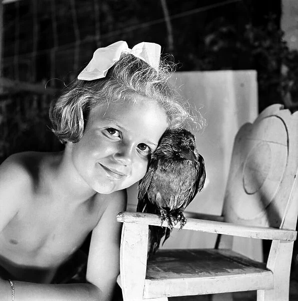 Audrey Paislow with her pet Jackdaw. July 1950 O24817-001