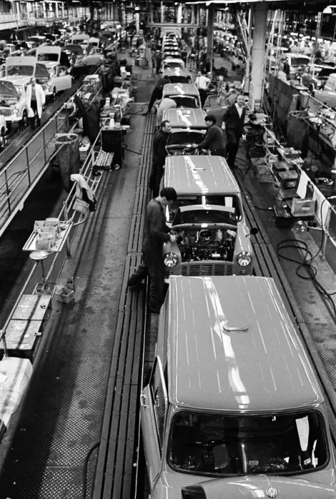 Framed Print : The Austin Mini car assembly line night shift at Longbridge, Birmingham, West Midlands