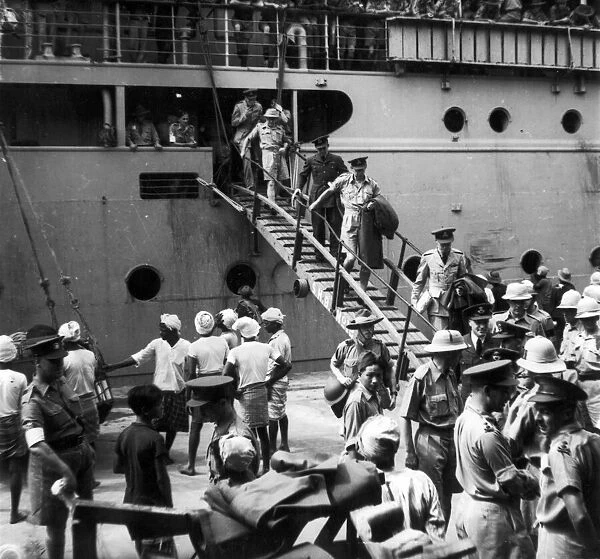 Australian forces arrive at Singapore during the Second World War