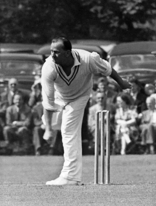 Framed Print : Australian and Oldham cricketer Cecil Pepper in bowling action June 1958 Framed Print : Australian and Oldham cricketer Cecil Pepper in bowling action June 1958