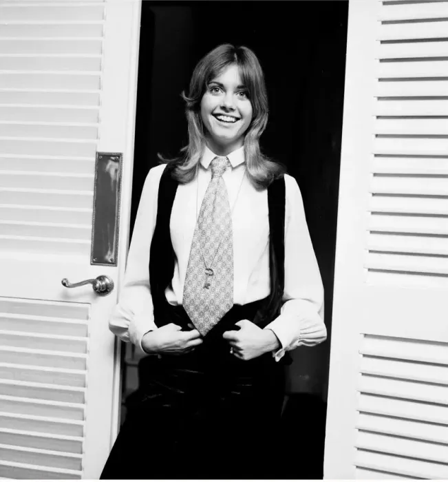 Framed Print : Australian singer Olivia Newton-John who is to appear with Cliff Richard on a Christmas Framed Print : Australian singer Olivia Newton-John who is to appear with Cliff Richard on a Christmas