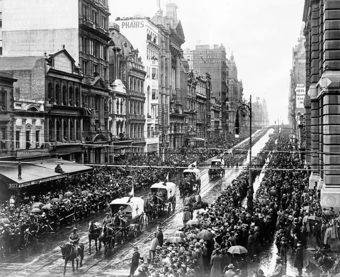 Framed Print : Australian troops marching through Melbourne prior to embarking for Europe