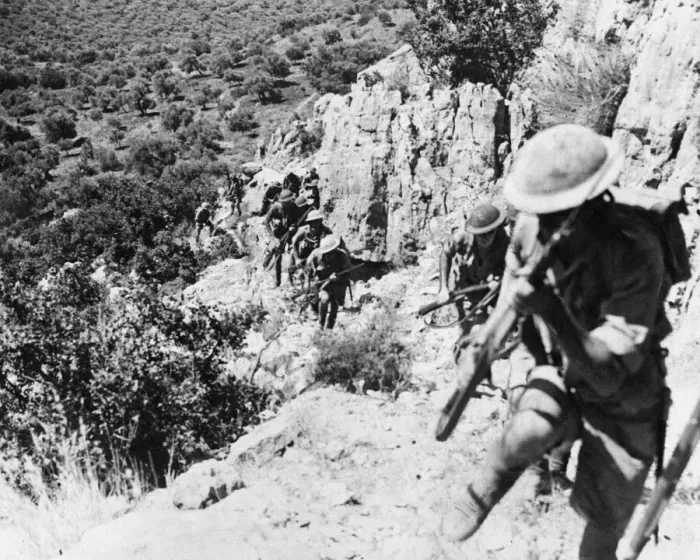 Framed Print : Australian troops set out to occupy a commanding tactical position in Syria Framed Print : Australian troops set out to occupy a commanding tactical position in Syria