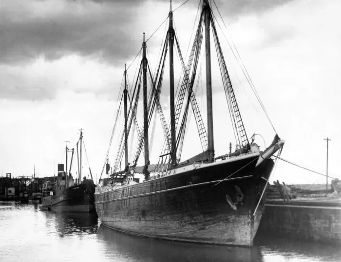 Framed Print : The auxillary sailing ship Helena at Seaham Harbour