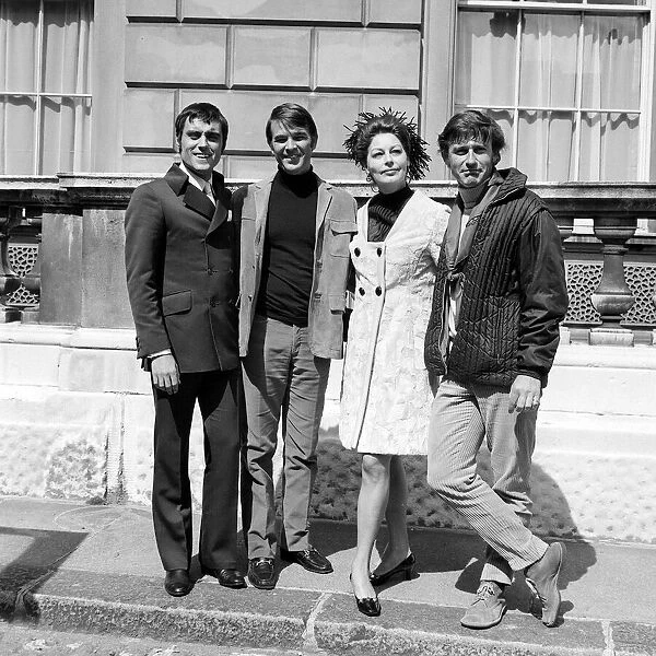 Ava Gardner August 1969 With Ian McShane Alan Ladd and Director Roddy McDowall