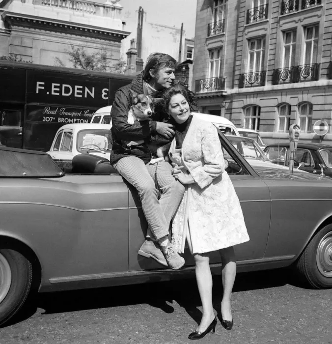 Framed Print : Ava Gardner August 1969 With Roddy McDowell and her Corgi dog in London Framed Print : Ava Gardner August 1969 With Roddy McDowell and her Corgi dog in London