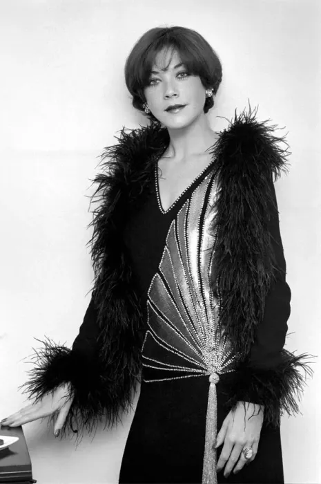 Framed Print : Avenger Girl: Pictures of ex-Avenger girl Linda Thorson taken at her Regents Park flat Framed Print : Avenger Girl: Pictures of ex-Avenger girl Linda Thorson taken at her Regents Park flat