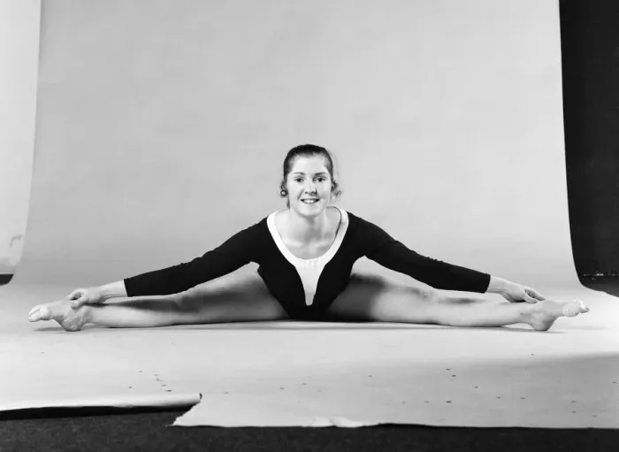 Framed Print : Avril Lennox, British Gymnast, Daily Mirror Studio, London, Tuesday 14th January 1975 Framed Print : Avril Lennox, British Gymnast, Daily Mirror Studio, London, Tuesday 14th January 1975