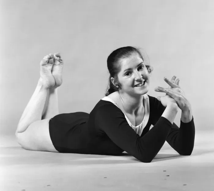 Framed Print : Avril Lennox, British Gymnast, Daily Mirror Studio, London, Tuesday 14th January 1975 Framed Print : Avril Lennox, British Gymnast, Daily Mirror Studio, London, Tuesday 14th January 1975