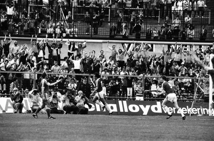 Framed Print : AZ Alkmaar v Ipswich Town in action during 2nd leg match of UEFA Cup Final at the Olympic