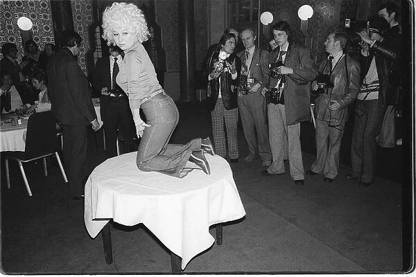 Babara Windsor March 1976 At the Imperial Hotel London to accept the Bottom of