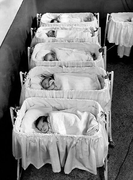 Babies in Nursery at University College Hospital. In the nursery. October 1943 P009457