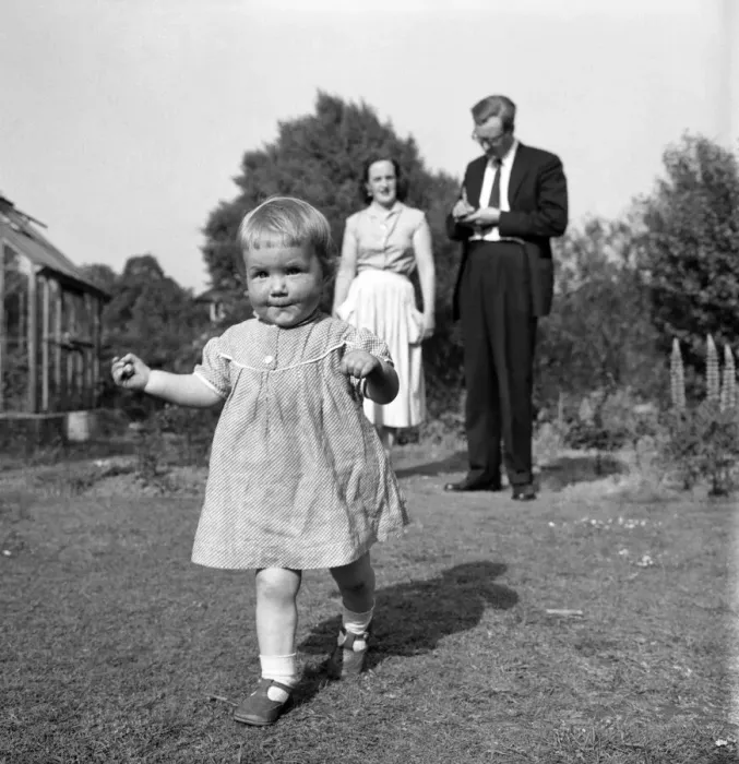 Framed Print : Baby attacked by Jackdaw. Christine Ryder (14 months) who was attacked by a Jackdaw