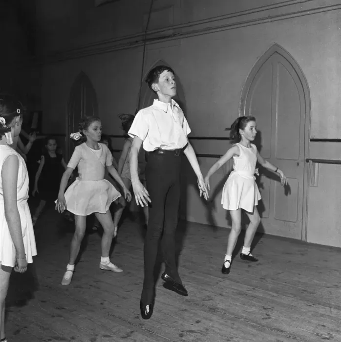 Framed Print : Baby classes and young children who have their ballet lessons at the Rambert School in Framed Print : Baby classes and young children who have their ballet lessons at the Rambert School in