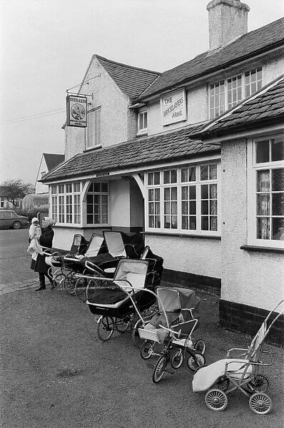 Baby Clinic at the Bricklayers Arms Public House, Thornton, Leicestershire
