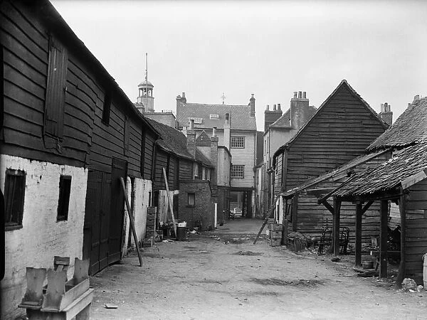 Bakers yard looking to High Street, Uxbridge 1936