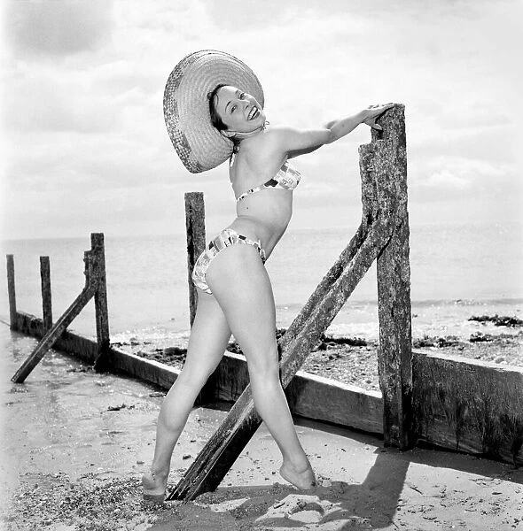 Ballerina Anne Youngman modelling beachwear fashions. 1960 E466-010